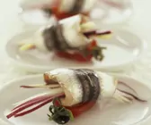 Anchovie-Röllchen mit Tomaten und Radicchio