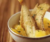 Gebratene Seezungen mit Orangenfilets