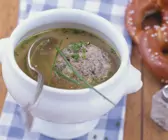 Brühe mit Leberknödel