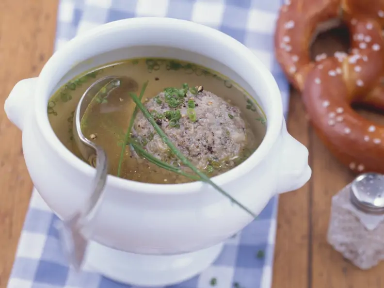 Brühe mit Leberknödel