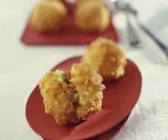Frittierte Reisbällchen mit Füllung auf italienische Art