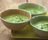 Kalte Erbsensuppe mit Bohnen