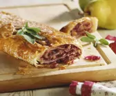 Pikanter Strudel mit Rotkohl