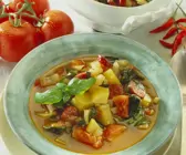 Kartoffel-Tomaten-Topf mit Mangold und Wurst