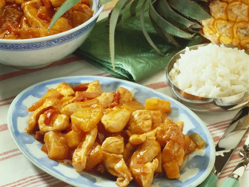 Süß-saures Hühnchen mit Ananas