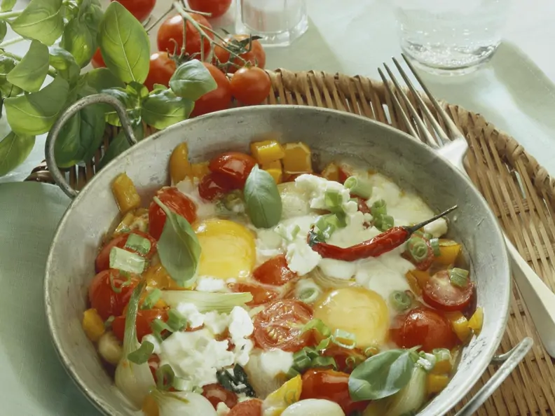 Pfannengemüse mit Käse und Spiegelei