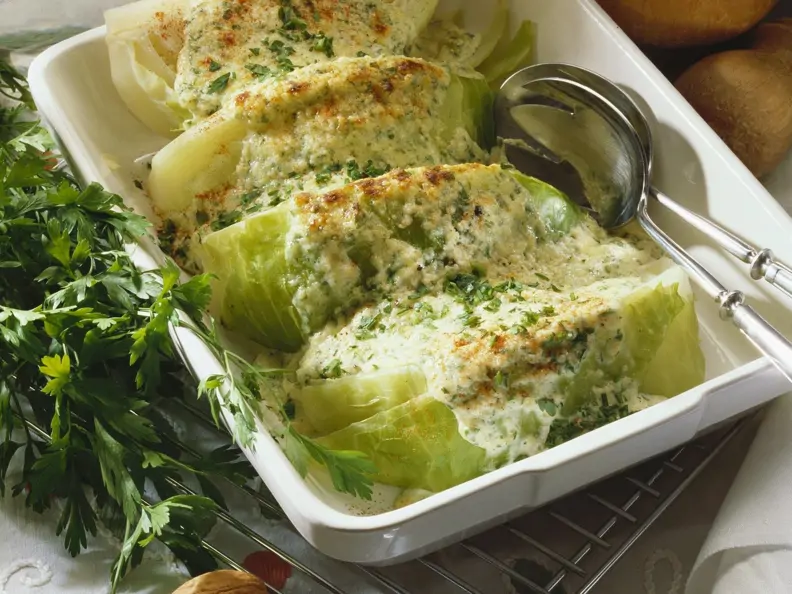 Gebackener Weißkohl mit Nusskruste