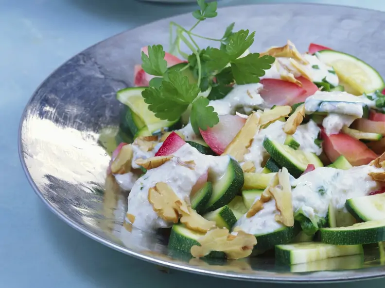 Zucchinirohkost mit Walnusssoße
