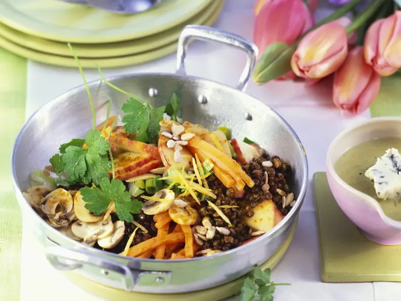 Linsen-Gemüsepfanne mit Champignons