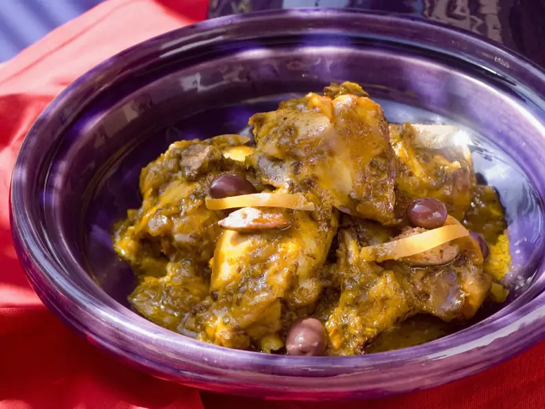 Tajine mit Hähnchen, Oliven und Zitrone