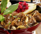 Rehgulasch mit Preiselbeer-Birne