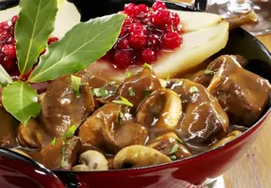 Rehgulasch mit Preiselbeer-Birne