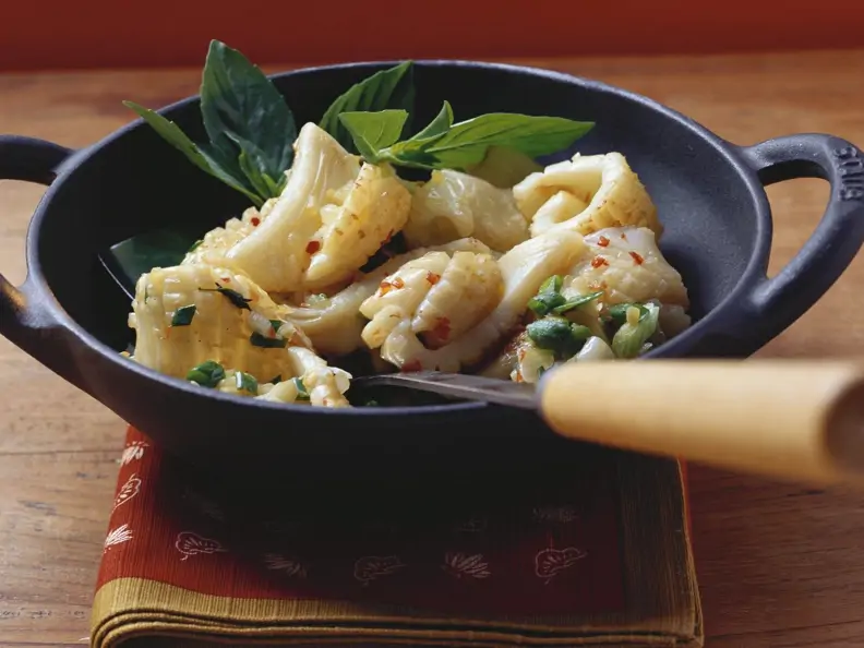Scharfe Wok-Calamari
