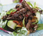 Rinderstreifensalat mit Gemüse