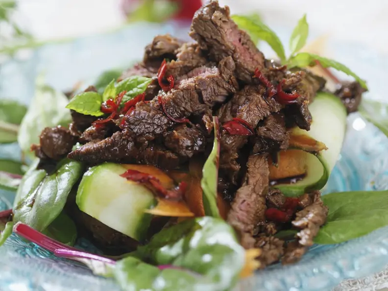 Rinderstreifensalat mit Gemüse