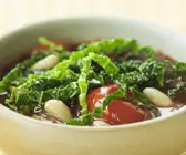 Wirsing-Tomaten-Suppe mit Bohnen