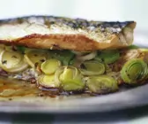 Makrele mit französischem Senf und Porree