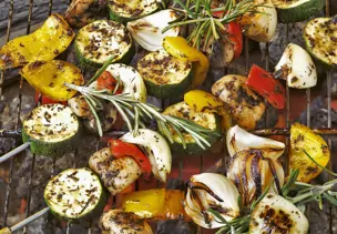 Gegrillte Gemüsespieße