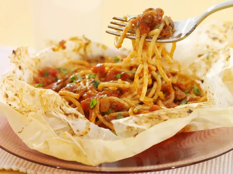 Spaghetti mit Tomatensoße aus dem Ofen