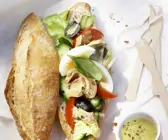 Baguettebrötchen mit Salat