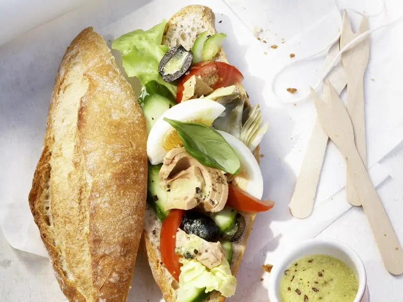 Baguettebrötchen mit Salat