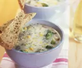 Brokkolisuppe mit Mais und Champignons