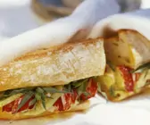 Baguette mit Hummer und Gurke