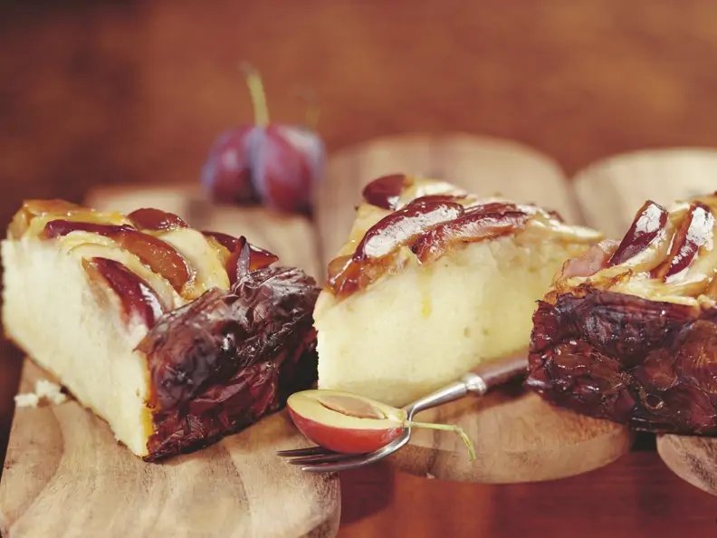 Kuchen mit Zwetschge und Sauerkraut