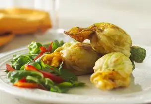 Zucchiniblüten mit Füllung