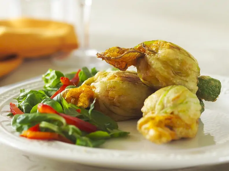 Zucchiniblüten mit Füllung
