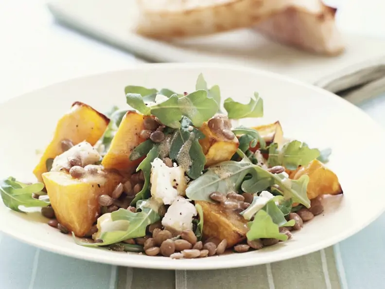 Linsen-Kürbis-Salat mit Ziegenkäse
