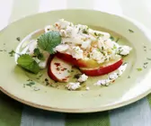 Kohlrabisalat mit Apfel und Ziegenfrischkäse