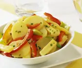 Kartoffel-Paprika-Salat mit Käse