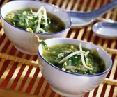 Spinat-Sprossen-Suppe