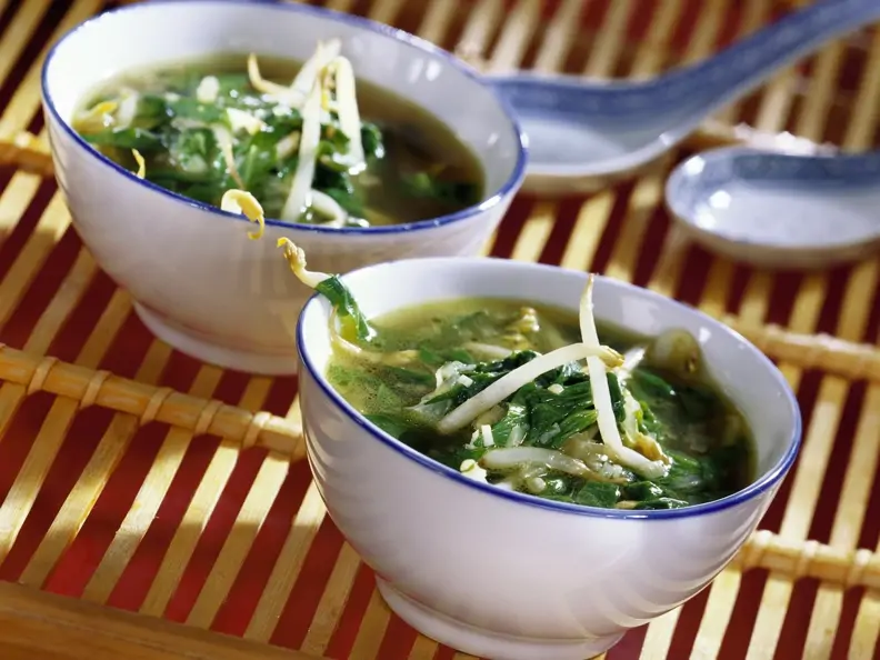 Spinat-Sprossen-Suppe