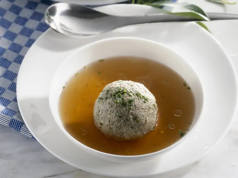 Brühe mit Leberknödeln