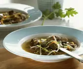 Schnelle Rindersuppe mit Gemüse