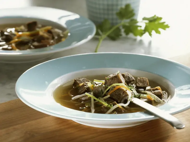Schnelle Rindersuppe mit Gemüse