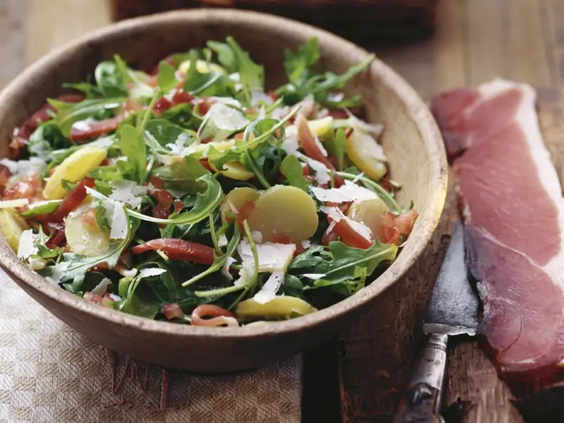 Rucolasalat mit Speck und Kartoffeln