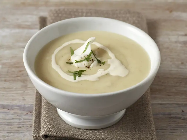 Cremige Pastinakensuppe mit Schellfisch