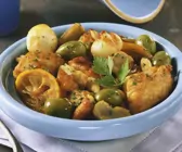 Tajine mit Hähnchen, Oliven, Artischocken und Zwiebeln