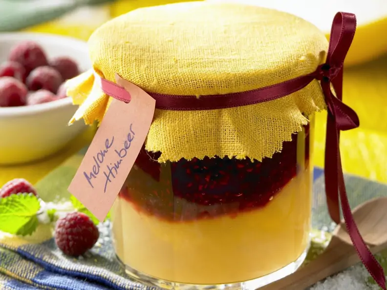 Geschichtete Himbeer-Melonen-Marmelade