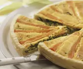 Österliche Quiche mit Karotten und Spinat