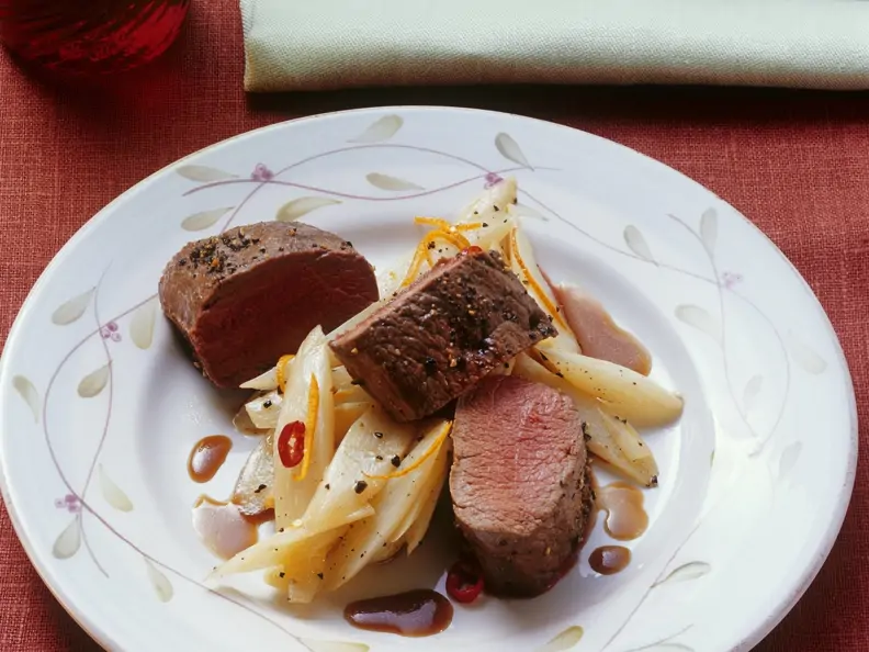 Rehfilet mit Spargel, Kaffee und Chili