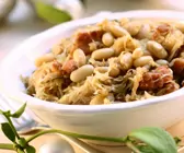 Weihnachtliches Sauerkraut mit Bohnen und Speck