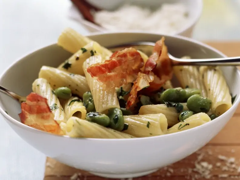 Pasta mit Saubohnen und Bacon