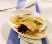 Rote-Bete-Ravioli mit Salbei