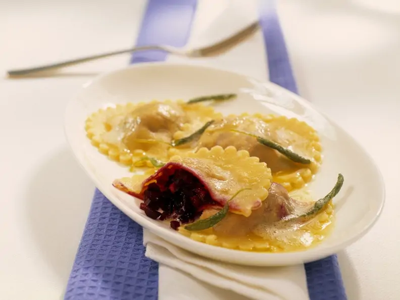 Rote-Bete-Ravioli mit Salbei