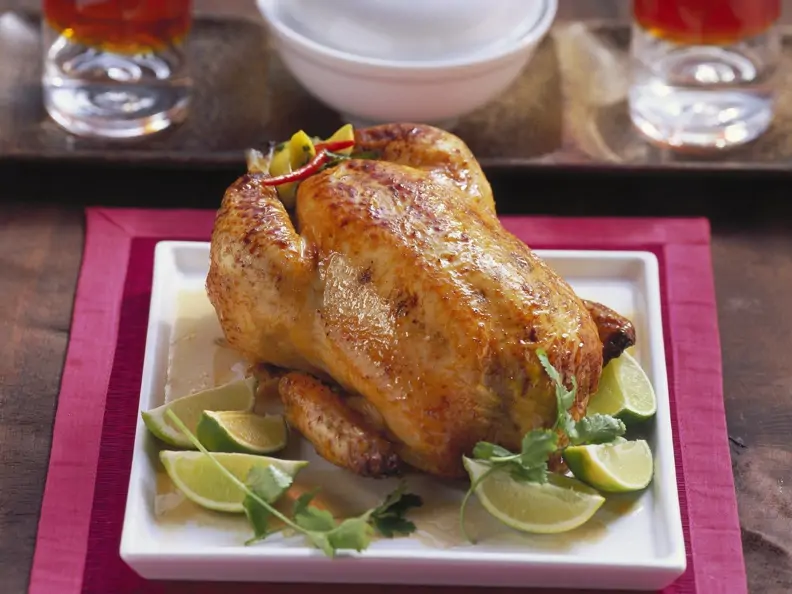 Brathähnchen mit Füllung und Limetten