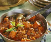 Gulasch mit Karotten dazu Spätzle